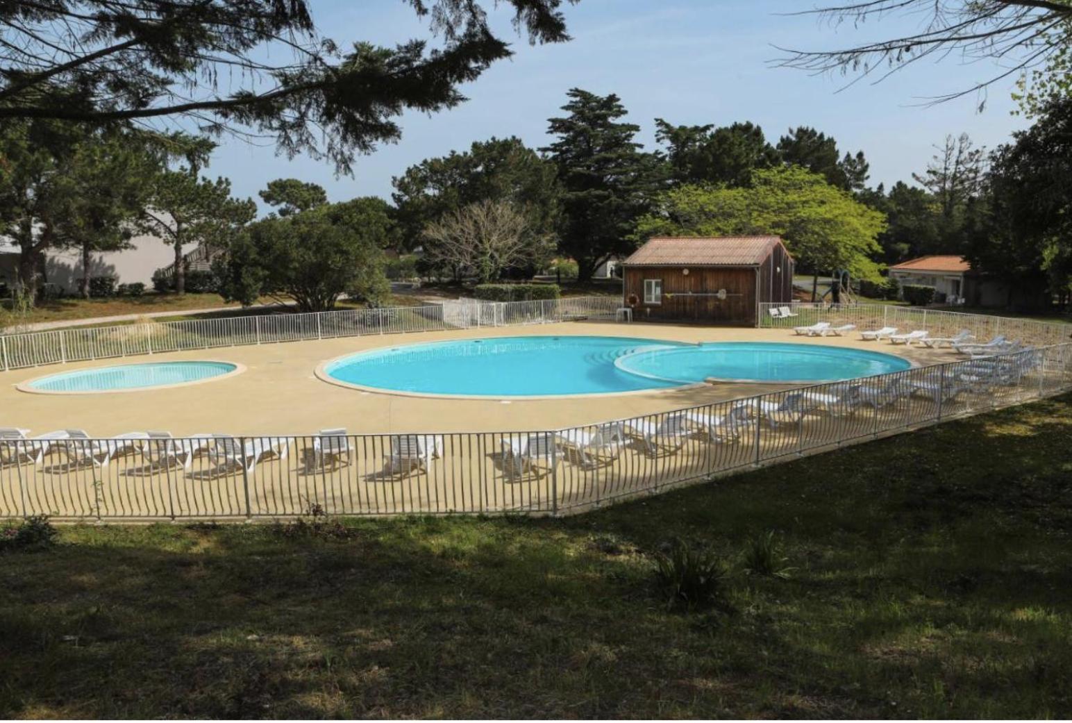 Maisonnette La Coti H5 Avec Piscine Interieure Chauffee, A 400 M De La Plage Et Menage De Fin Sejour Compris Сен-Жорж-д'Олерон Екстер'єр фото